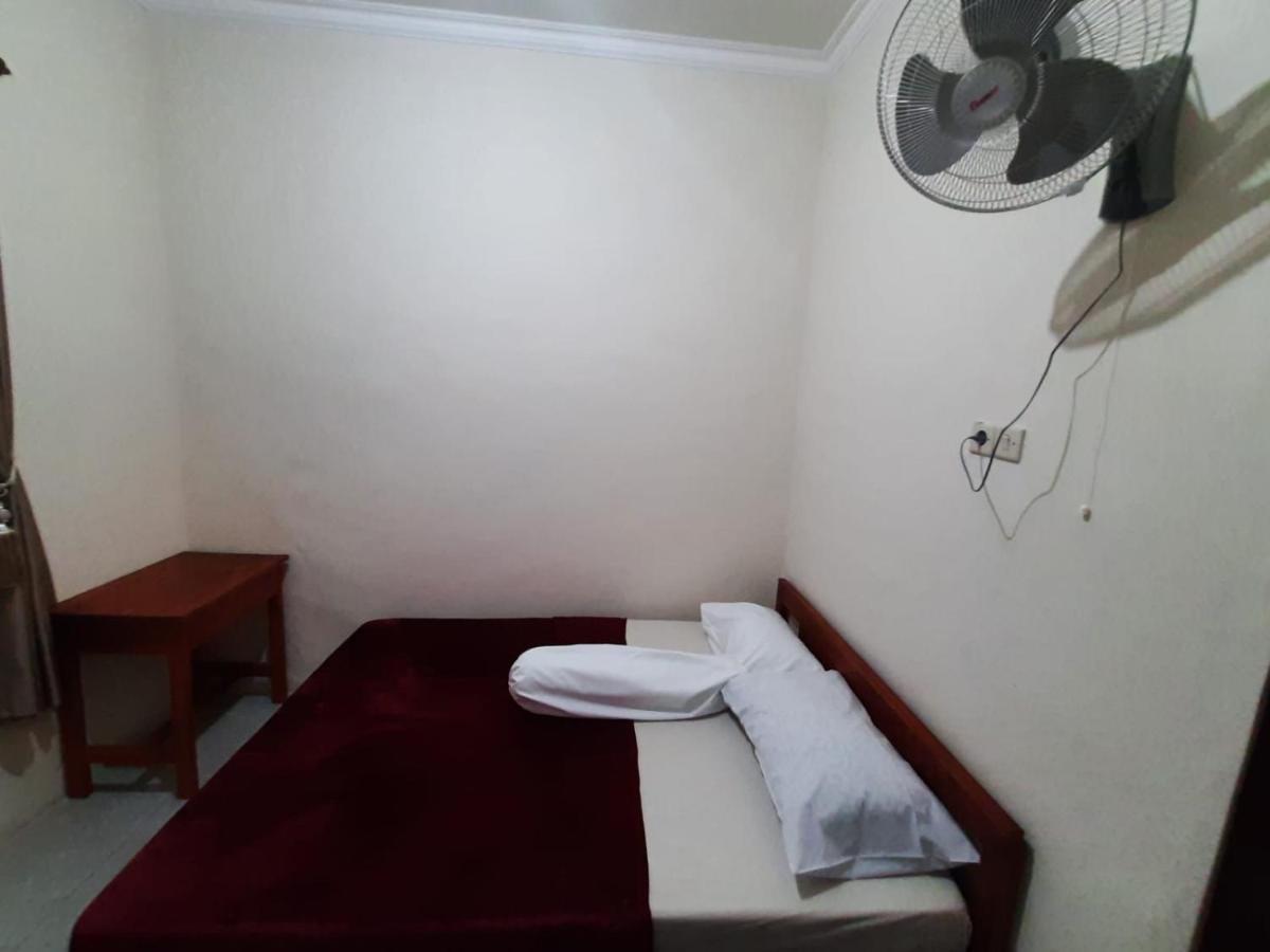 999 Khs Homestay Гилиманук Экстерьер фото